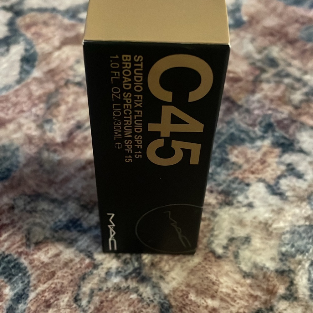 MAC Studio Fix Fluid SPF 15 Foundation C45
